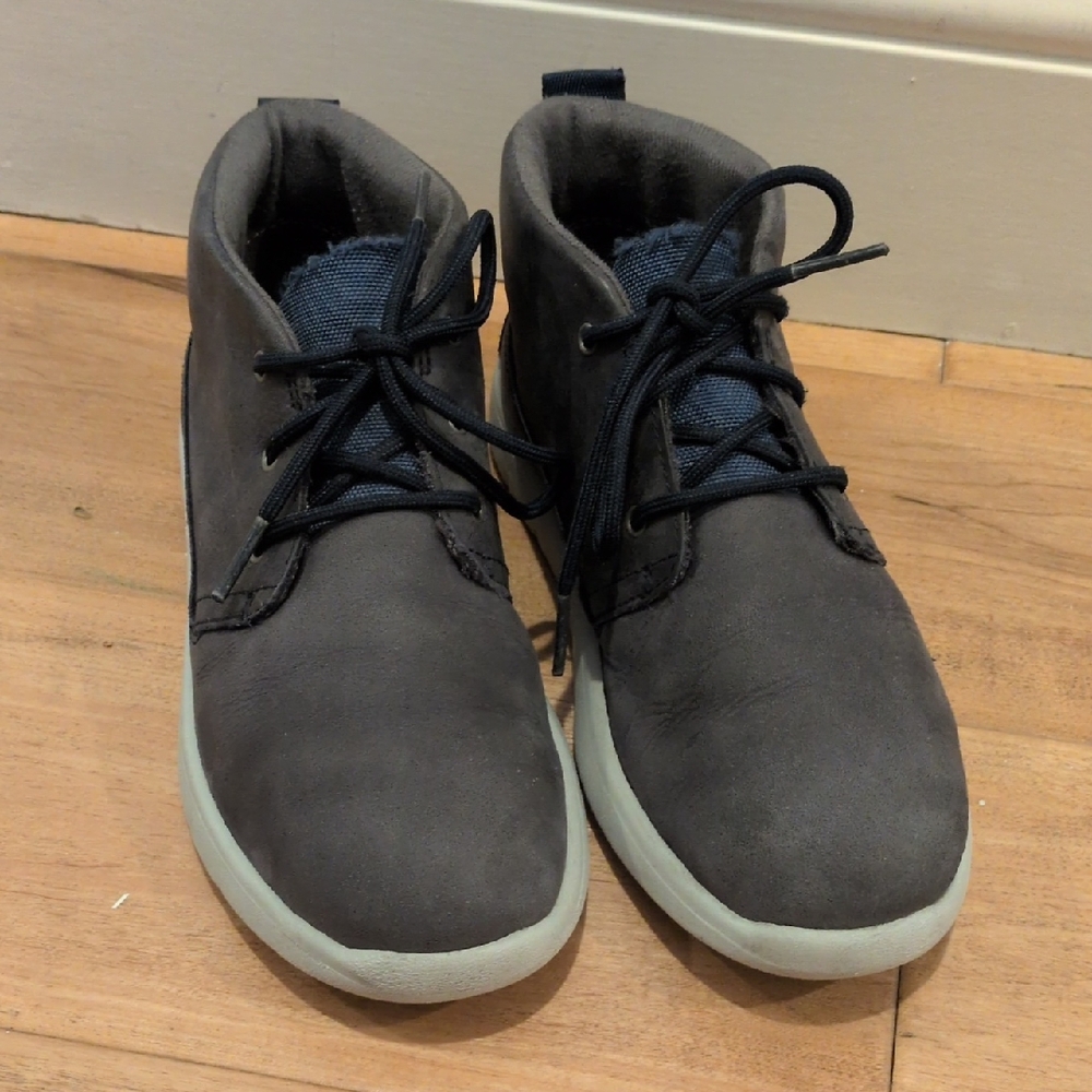 ✅UGG Boy's Canoe Waterproof Leather Mid-Top Sneackers Shoes Indigo Blue Size 1